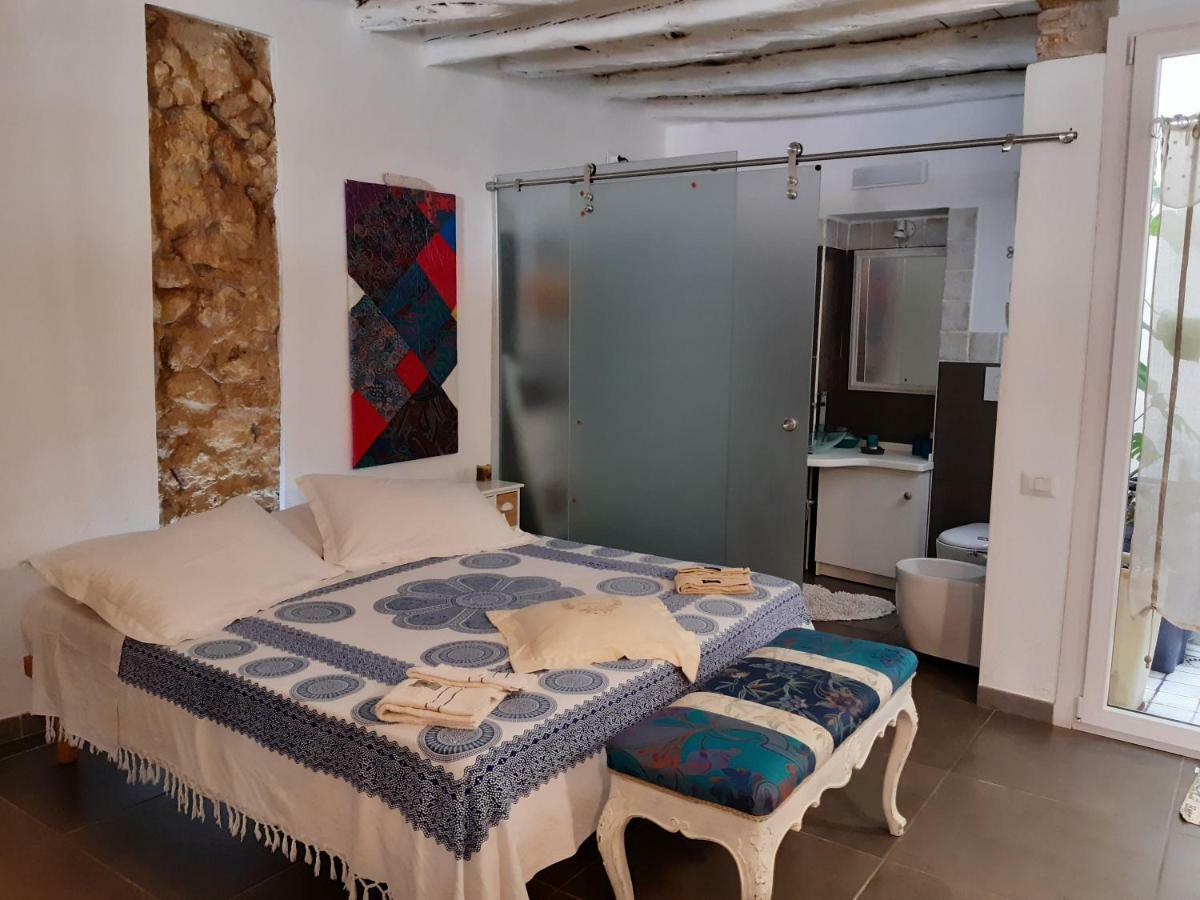 Cozy Loft In The Heart Of Cagliari Villa Exterior foto